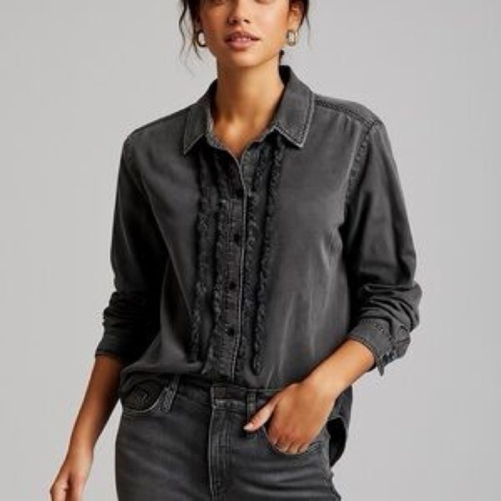 Anthropologie Pilcro Juni Gray Ruffle Denim Button Down Shirt‎ Size XS